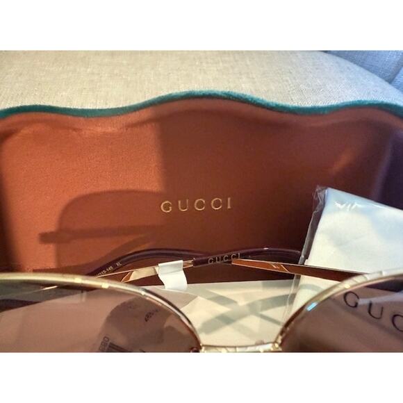 Women's Gucci Cut Out Square Sunglasses Gold Frame - Picture 3 of 4